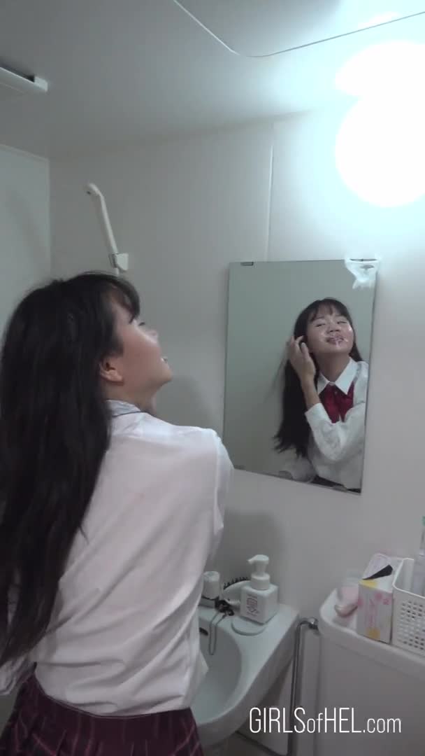 亚裔萝莉FlameHEL和外国大叔BDSM，道具捆绑强制高潮被活活操哭！【256v】 (2)