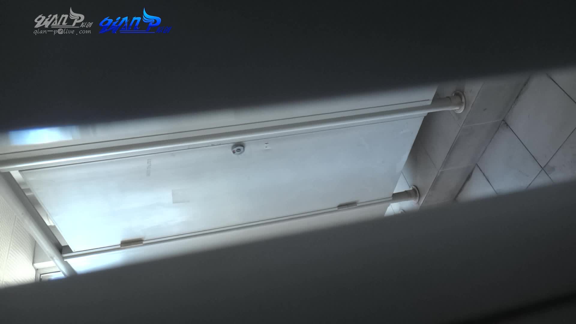 Qian-P系列 商场厕拍合集，超清特写 阴毛阴唇清晰可见 好多高颜值 白领 学生妹【600v】 (2)