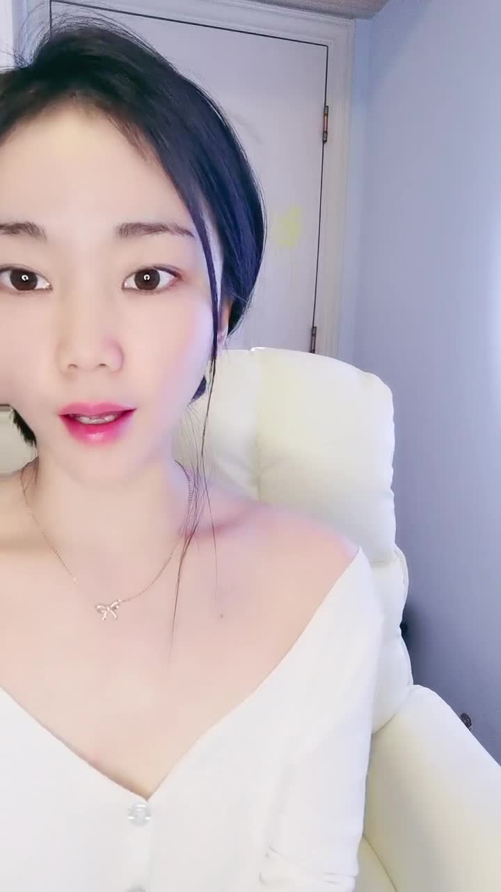 绿播【01年毛毛】性感黑丝~骚舞扭动~揉胸聊骚【18V】 (18)