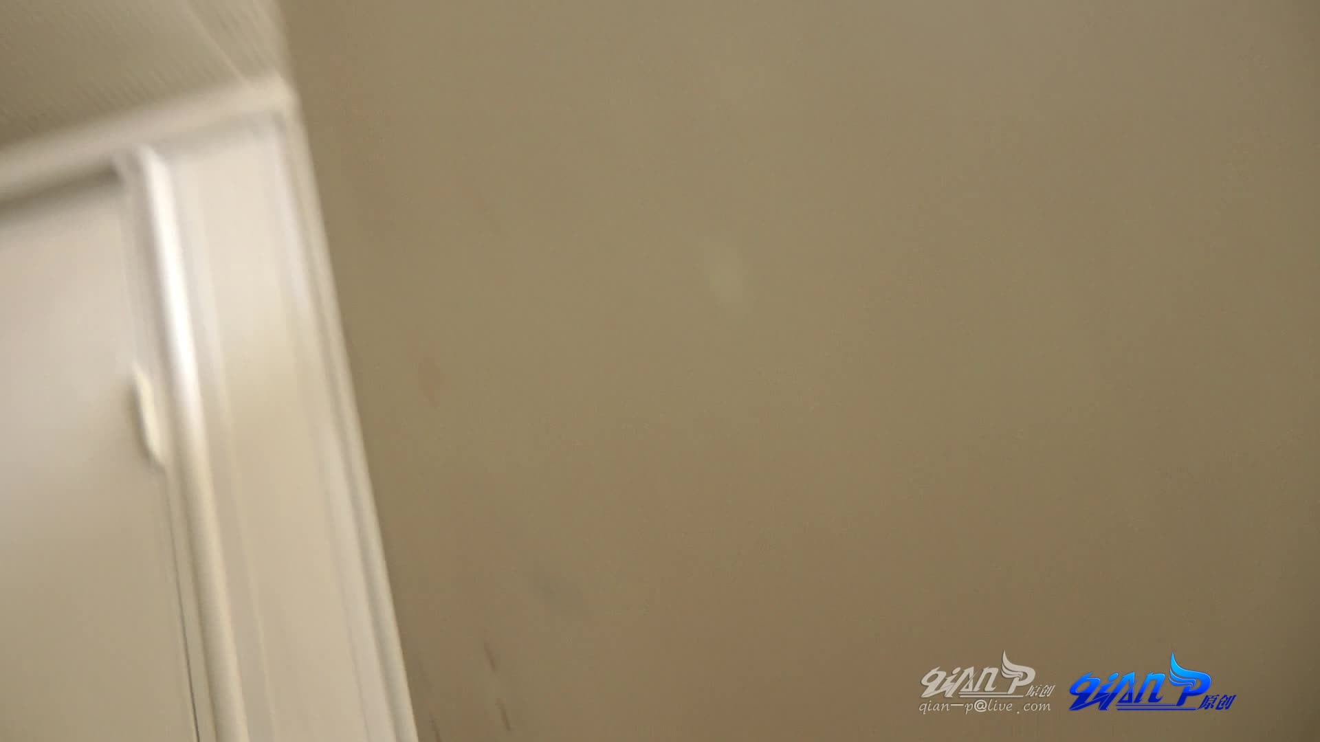 Qian-P系列 商场厕拍合集，超清特写 阴毛阴唇清晰可见 好多高颜值 白领 学生妹【600v】 (3)
