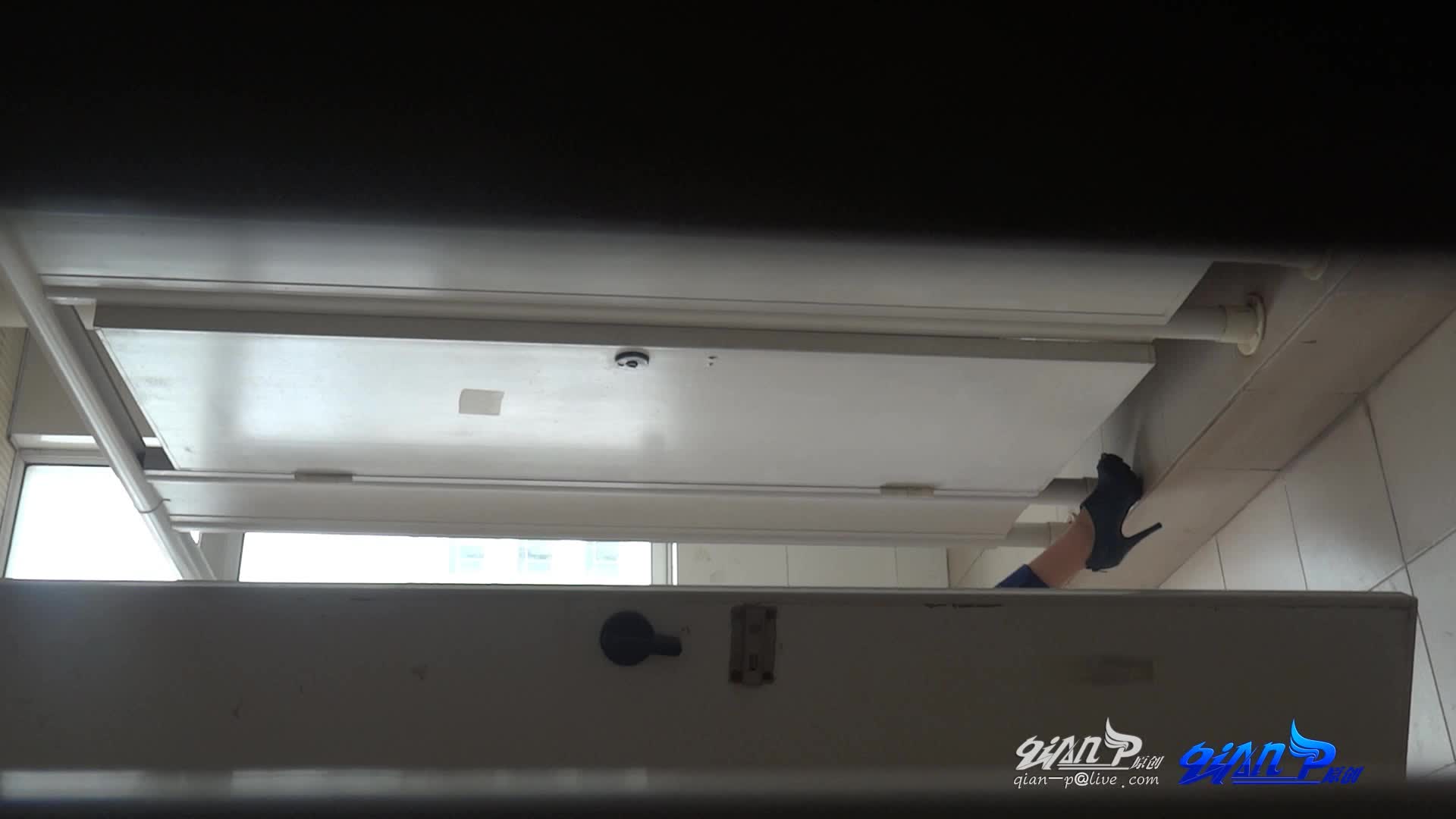 Qian-P系列 商场厕拍合集，超清特写 阴毛阴唇清晰可见 好多高颜值 白领 学生妹【600v】 (2)