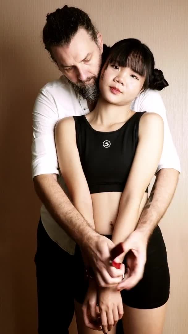 亚裔萝莉FlameHEL和外国大叔BDSM，道具捆绑强制高潮被活活操哭！【256v】 (12)