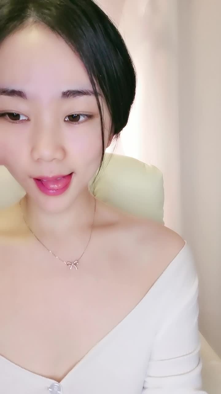 绿播【01年毛毛】性感黑丝~骚舞扭动~揉胸聊骚【18V】 (16)