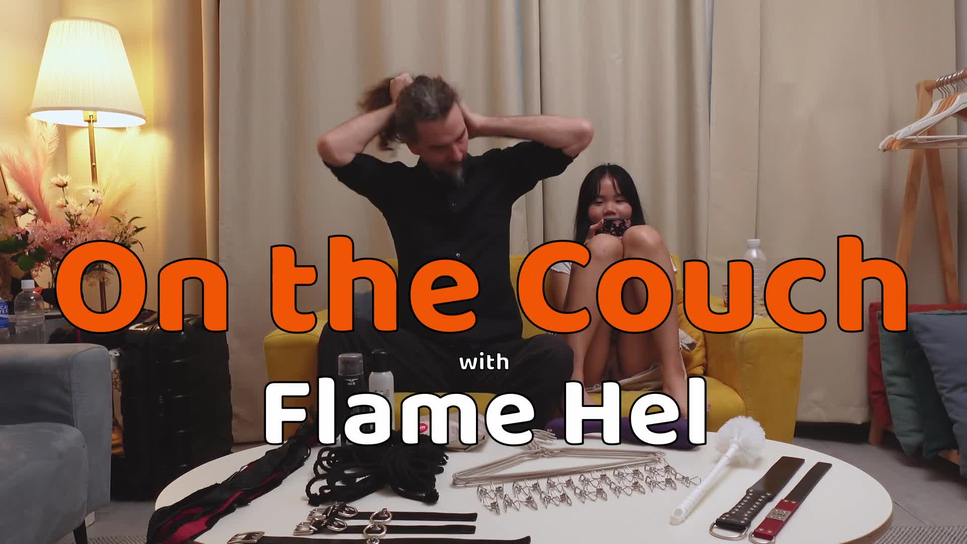 亚裔萝莉FlameHEL和外国大叔BDSM，道具捆绑强制高潮被活活操哭！【256v】 (31)