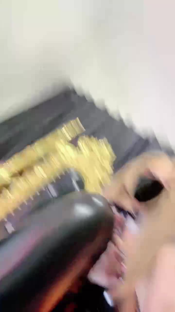 暗黑or甜美切换型女王❤️玥樾❤️喜欢穿各种长靴丝袜 倒计时 榨精 皮靴 红绿灯 骚脚指一扭一扭 很是诱惑！【20V】 (17)