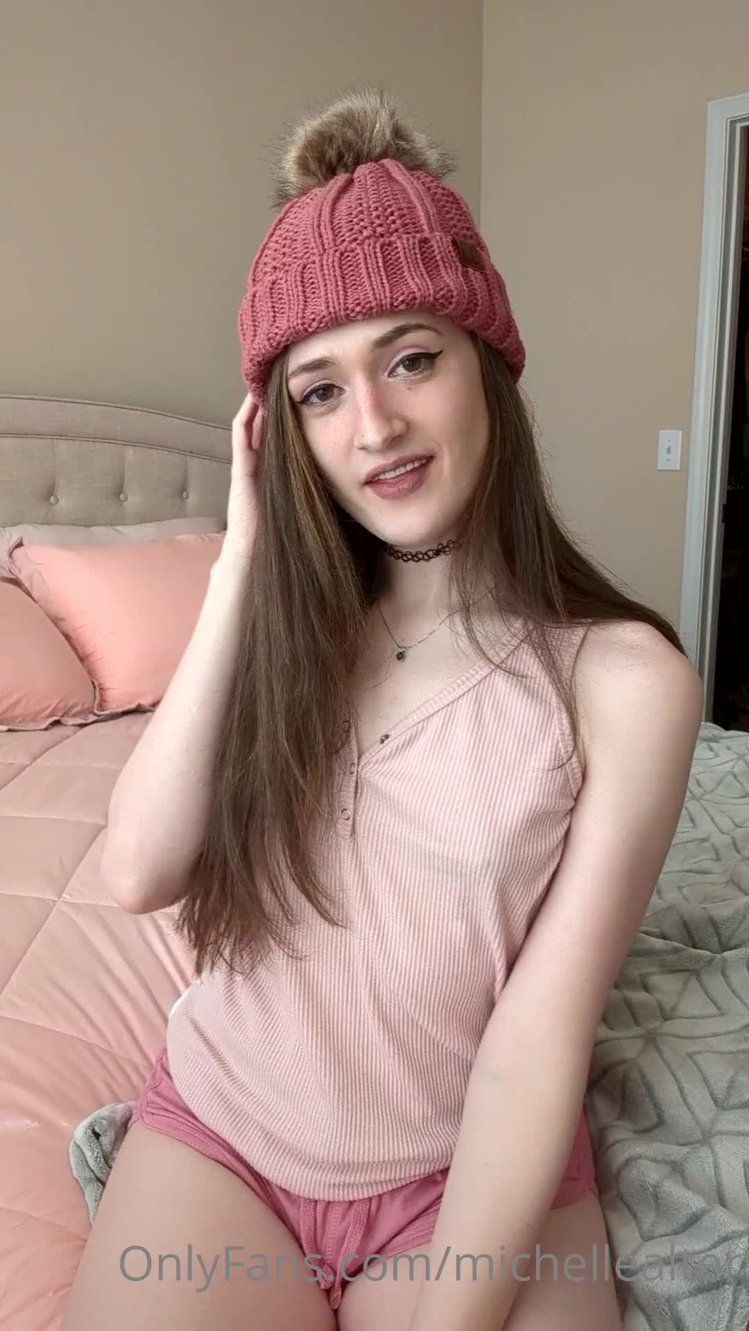 美国金发御姐型美妖 TS伪娘人妖❤️michellealter❤️颜值不错 皮肤白皙 用飞机杯疯狂撸动肉棒 表情很是骚浪！【144V】 (46)