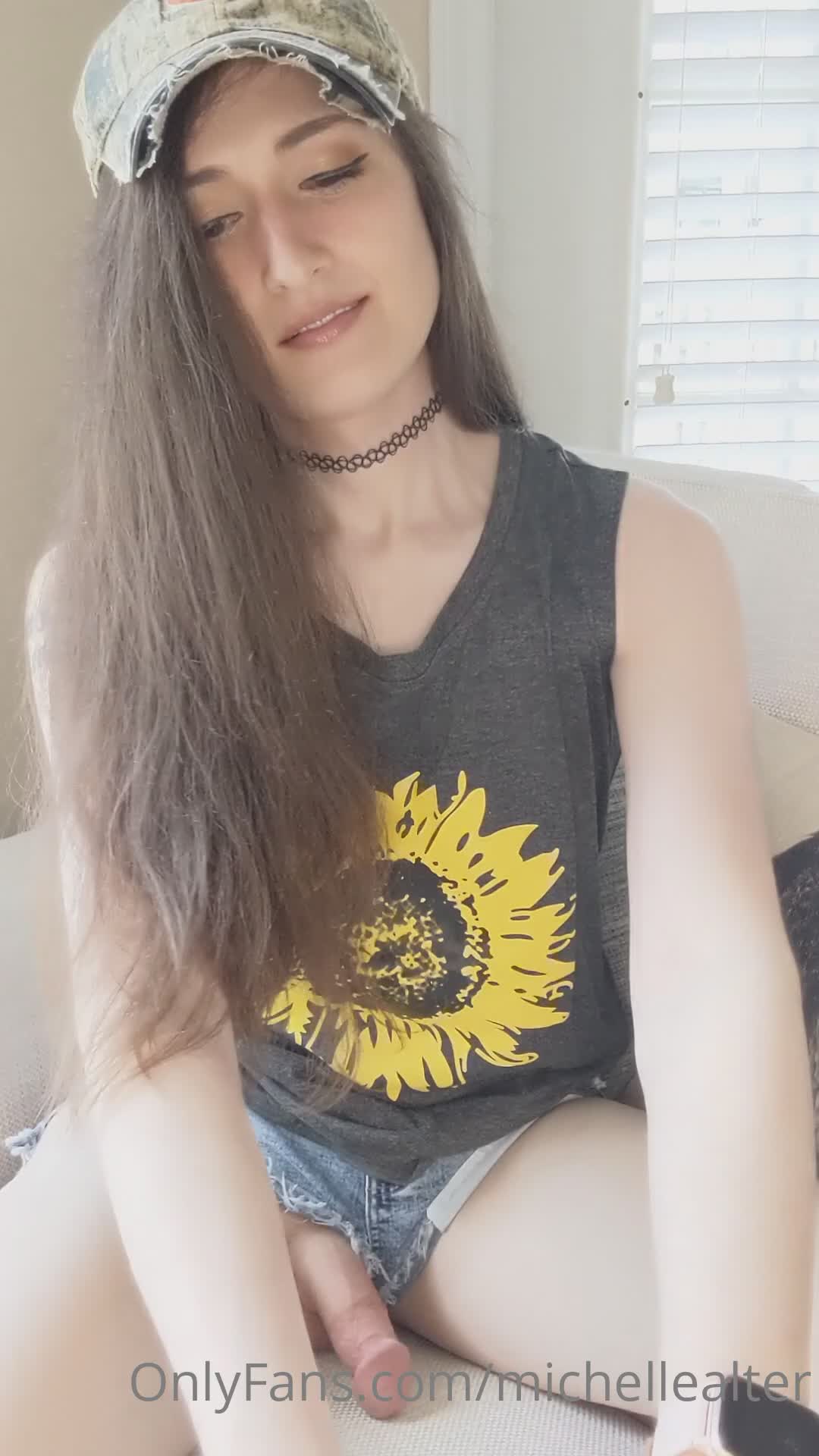 美国金发御姐型美妖 TS伪娘人妖❤️michellealter❤️颜值不错 皮肤白皙 用飞机杯疯狂撸动肉棒 表情很是骚浪！【144V】 (94)