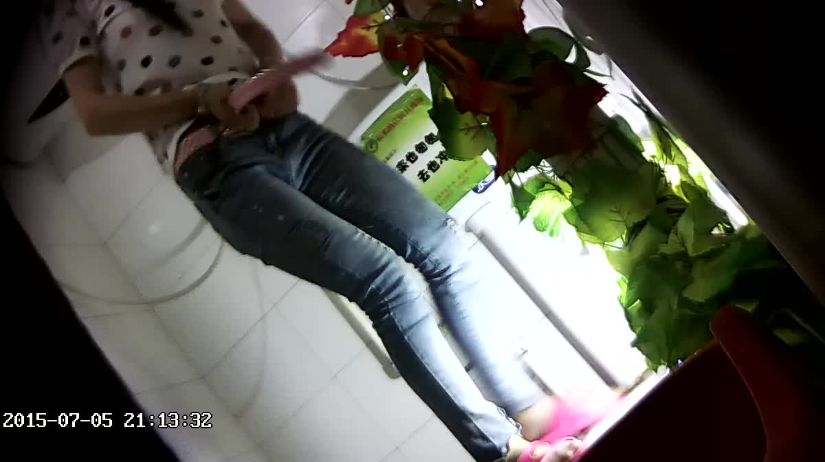 卫生间偷拍 女生背刺室友 偷拍宿舍闺蜜卫生间洗澡更衣 尿尿生活日常【200v】 (216)