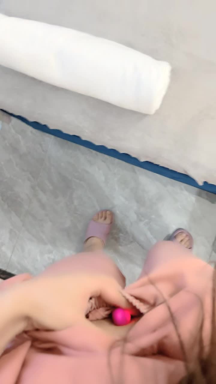 【黛西老师】公交商场 公厕网吧露出~足浴店精油按摩 啪啪 1月最新合集 【80v】 (84)