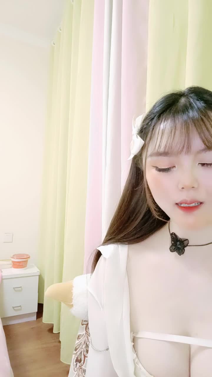 雪白大奶绿播【双倍快乐】性感双妹~抖胸聊骚【10V】 (5)