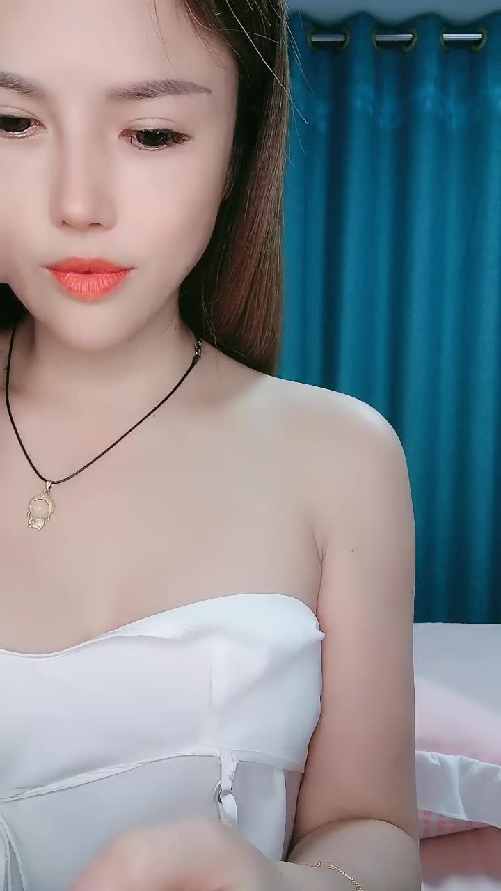 童颜女神 【丝丝】  约粉傍一土豪 国际酒店口交 无套操逼【12v】 (10)