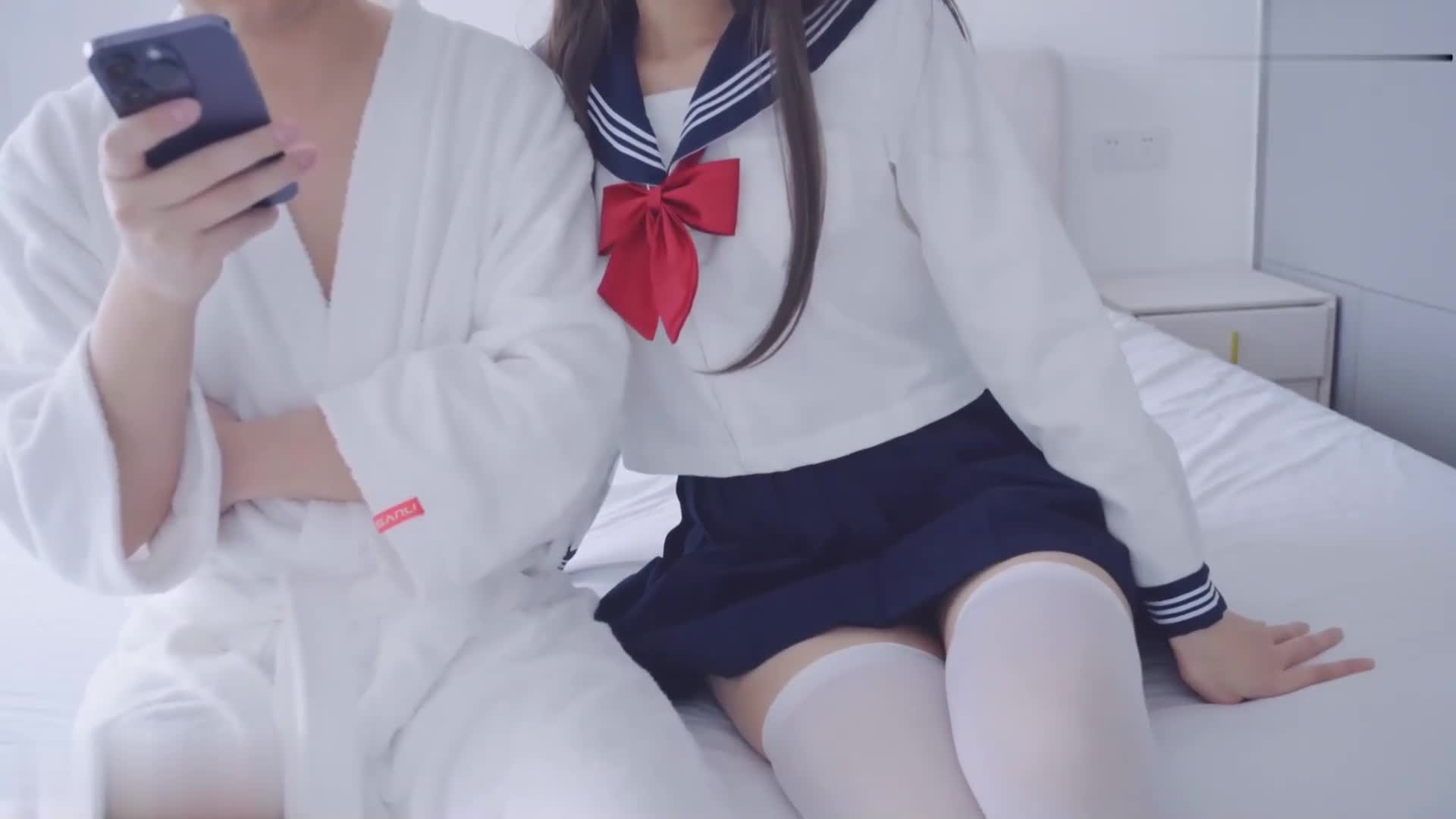 白虎援交少女【米胡桃MeeHuTao】清纯白丝~性感美腿~内射嫩穴【83V】 (82)