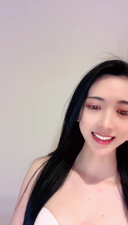 【587吃桃】明星颜值~夹奶头摇铃~黑丝大长腿~蜜桃臀【10V】 (8)