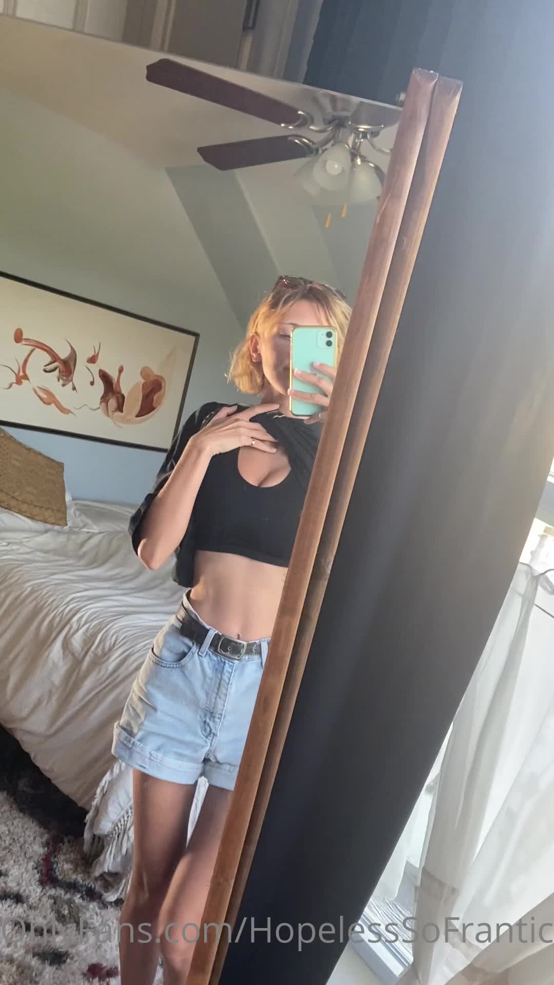 【自整理】练习瑜伽的苗条少女把紧身裤剪个破洞做一字马劈叉，这下不勒小逼了！【203V】 (202)