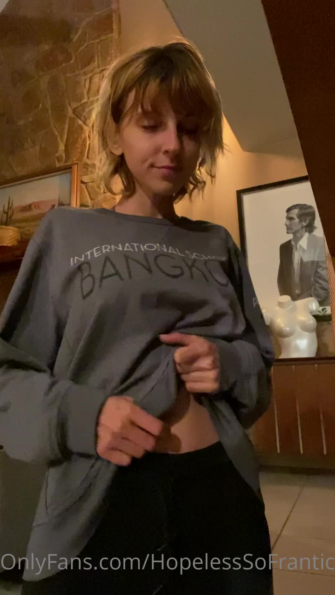 【自整理】练习瑜伽的苗条少女把紧身裤剪个破洞做一字马劈叉，这下不勒小逼了！【203V】 (107)