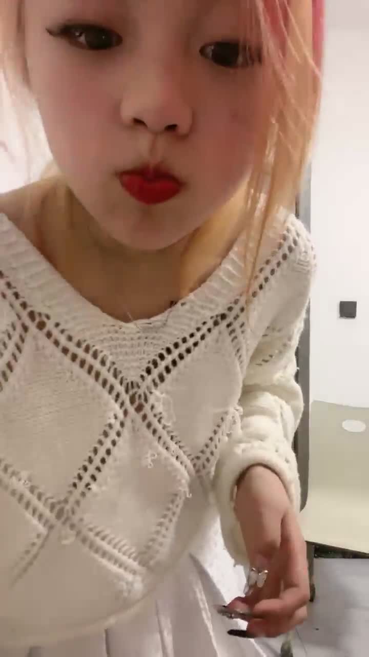 好几个精神小妹全裸摇摆勾引【Gia少女】脱光跳舞诱惑~全裸摇摆勾引~神魂颠倒【47V】 (22)