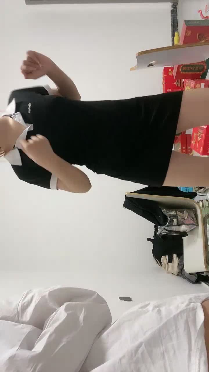 好几个精神小妹全裸摇摆勾引【Gia少女】脱光跳舞诱惑~全裸摇摆勾引~神魂颠倒【47V】 (18)