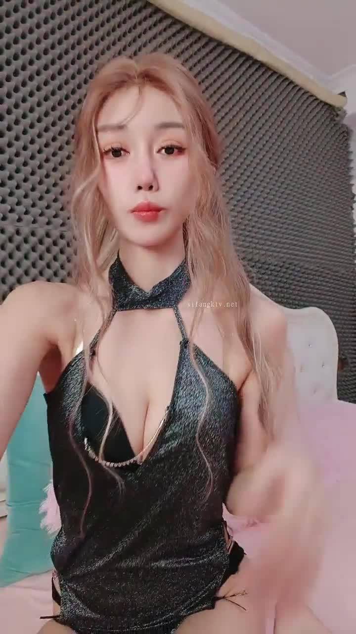 染金发后变身精灵公主  【二货虎豹骑】美腿自慰流浆喷尿【10v】 (10)