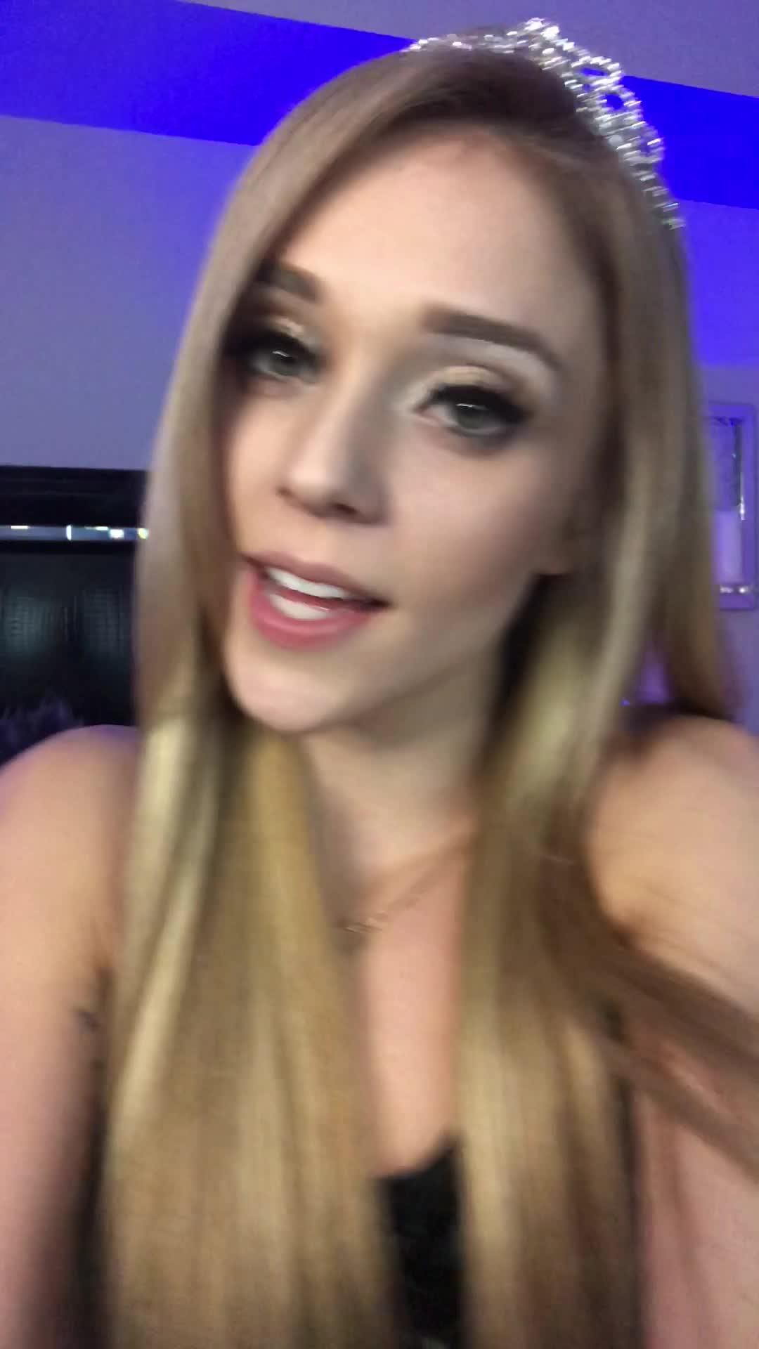 【自整理】喜欢口爆颜射的金发女郎，用红唇小嘴裹住大肉棒要喝酸奶！【115V】 (43)