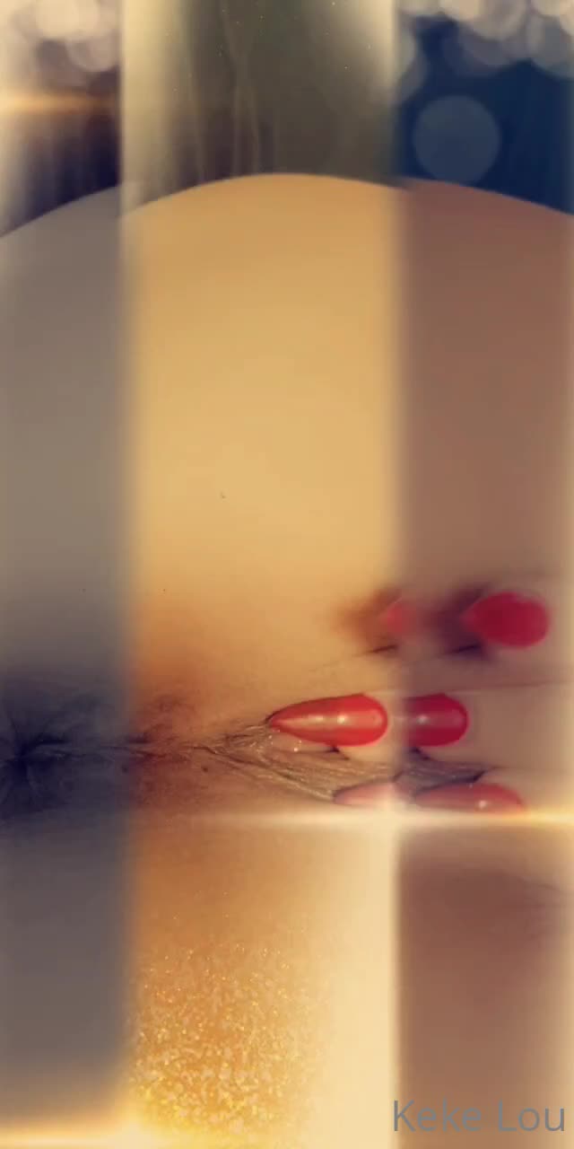 【自整理】练过瑜伽的软体骚母狗逼脸脚同框，用力掰开骚逼让你看个够，大鸡巴都立正了【471V】 (16)