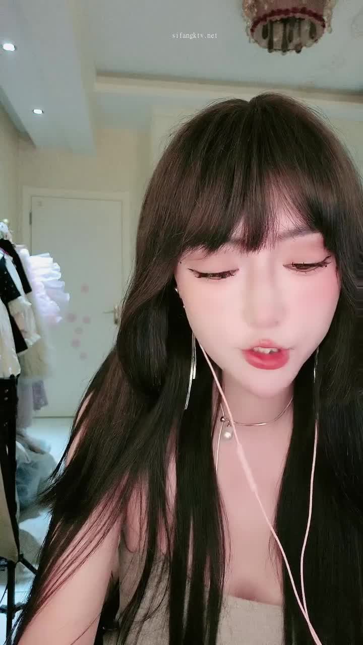 绿播下海【可怜的花宝叽】一级棒~女神终于秀了~身材太完美了【10V】 (8)