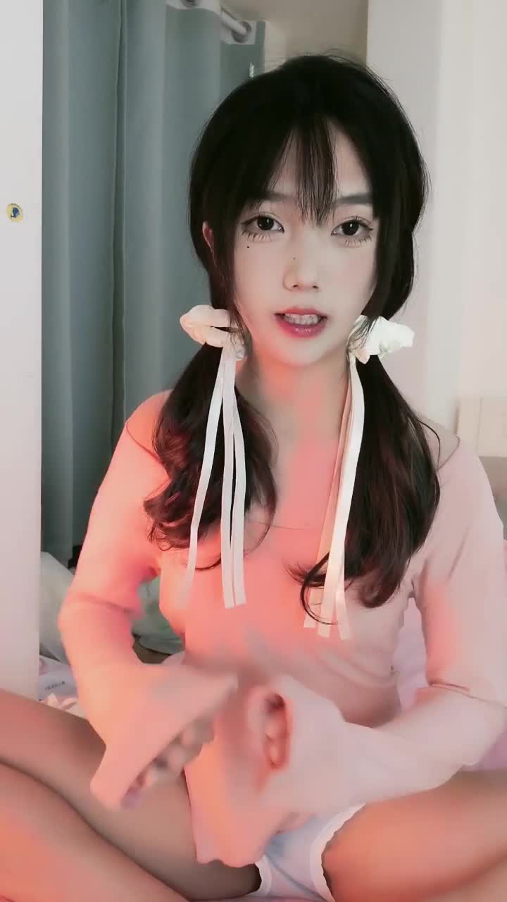 绿播女神下海~宿舍疯狂扣穴【鳩晚儿】揉穴自慰！淫水拉丝【17v】 (16)