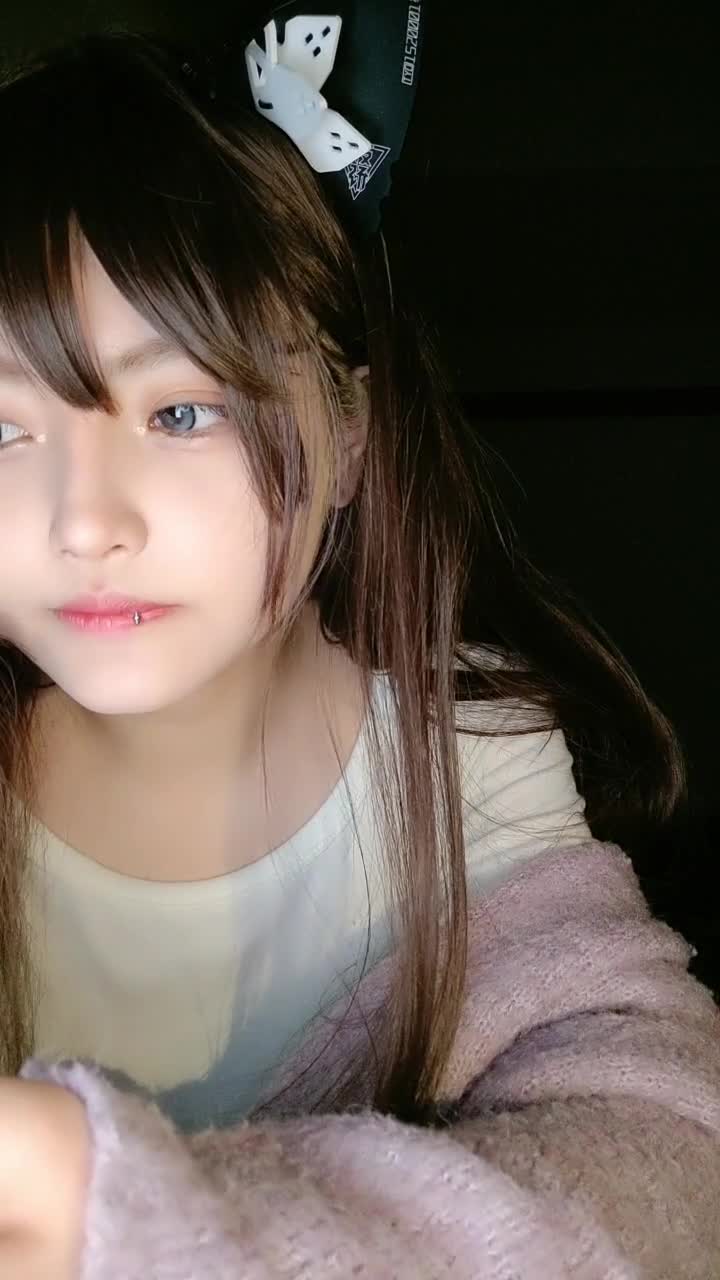 顶级模特~网红颜值【咩咩咩咩咩嘎】全身尤物无瑕疵~秒硬【11V】 (11)