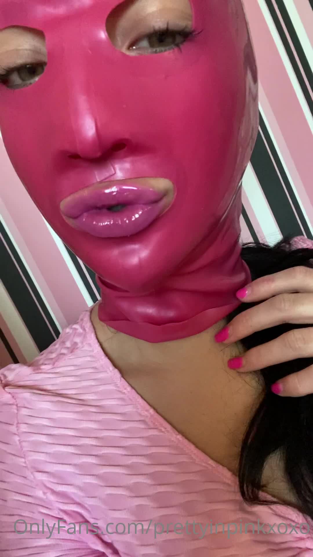 【自整理】喜欢穿五颜六色胶衣的肥臀母狗，邀请你把大肉棒插满她的每一个肉洞！【314V】 (145)