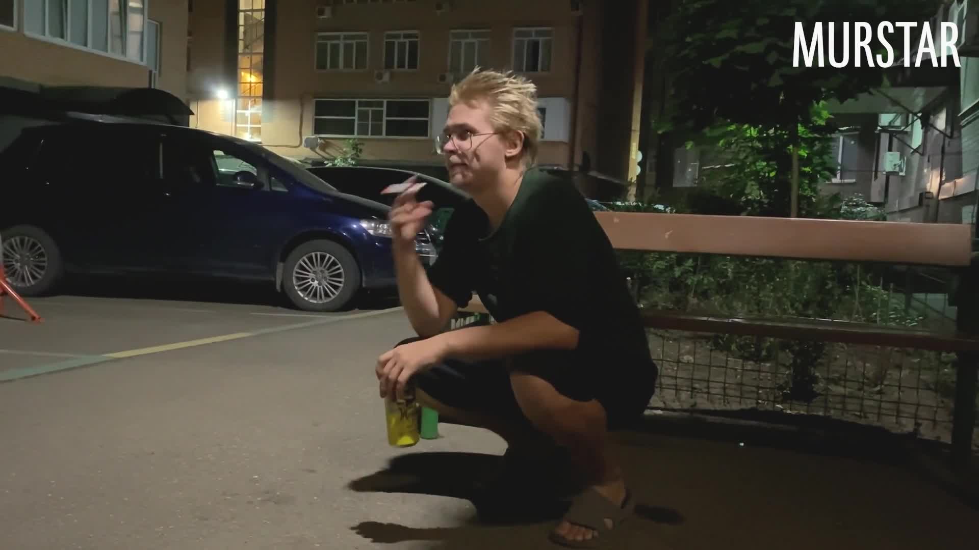 在入口处吸了恶霸｜｜ 墨星 (ph5f6924b3a551b)