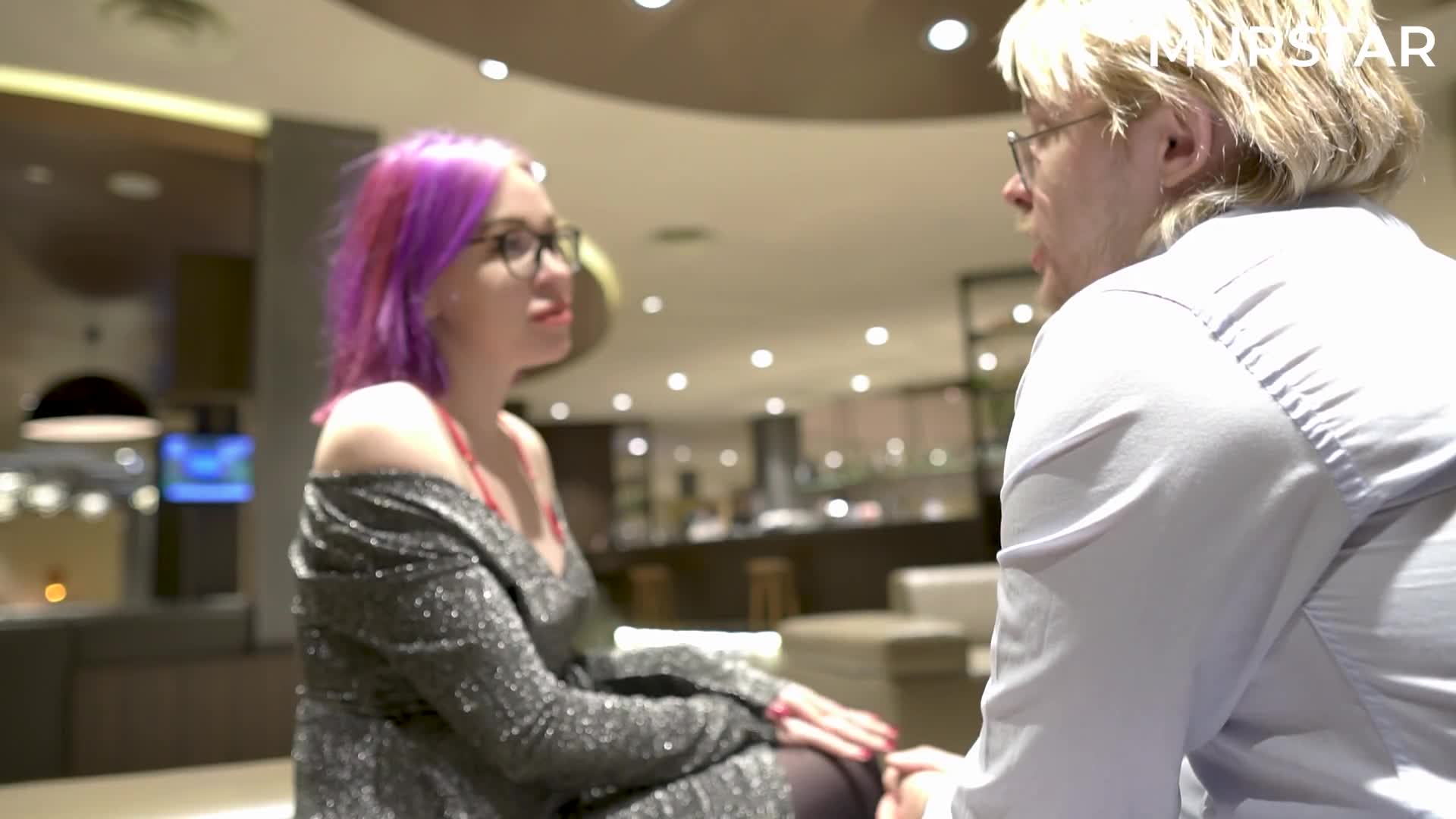 Неловкое первое свидание на конференции по сексологии ｜｜ Murstar (ph6037c8e5953c5)