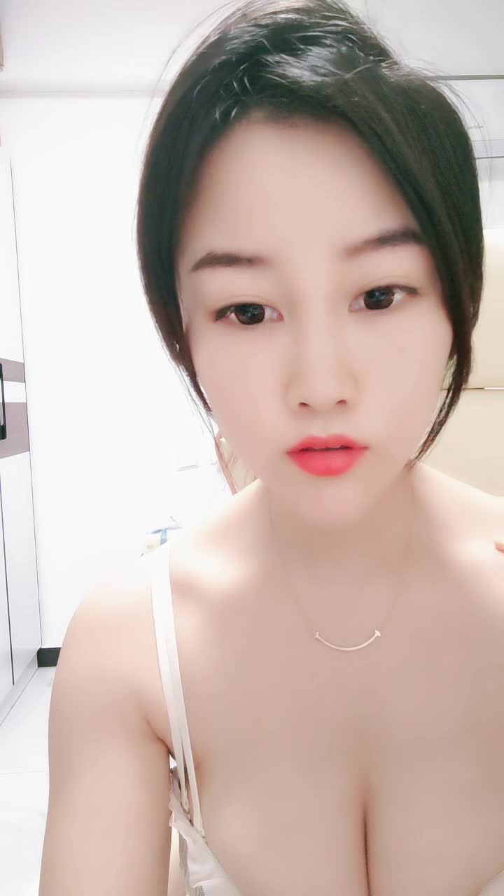 大奶绿播【总被男人骗】雪白大奶~诱惑满满【15V】 (12)