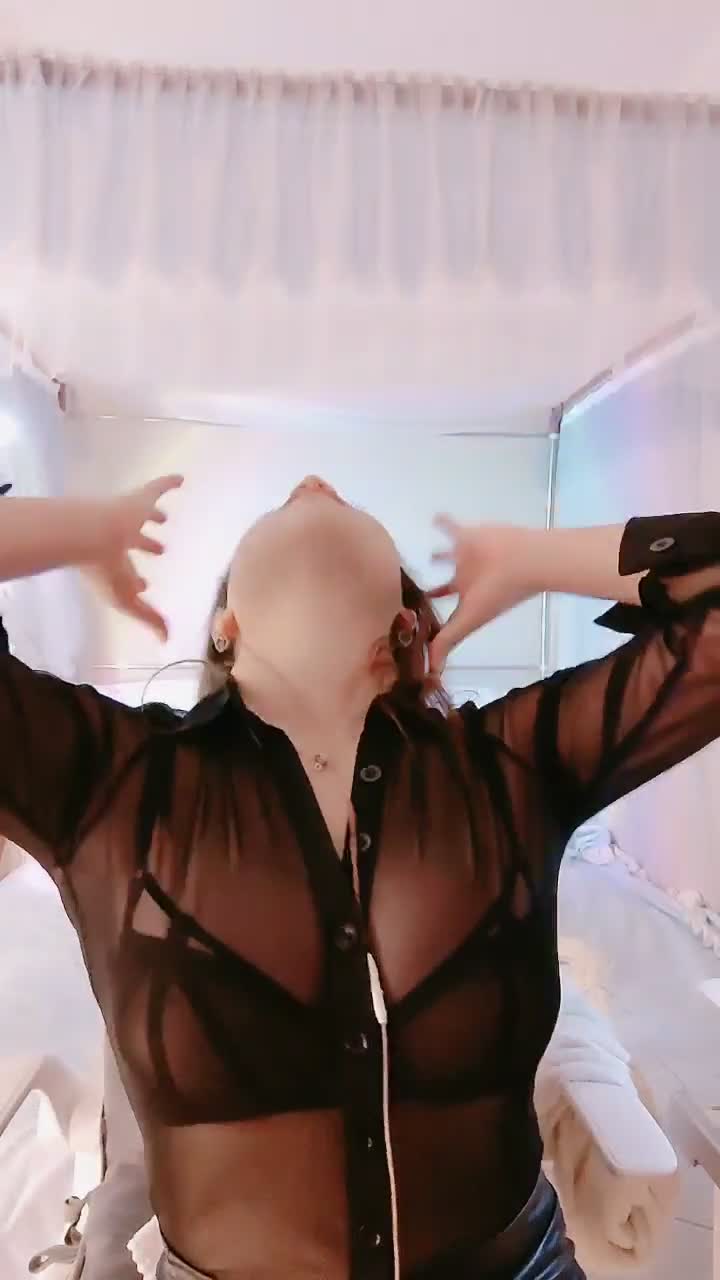  榨精尤物【喵喵儿】各种丝袜情趣口水吐奶喷水自慰【10v】 (6)