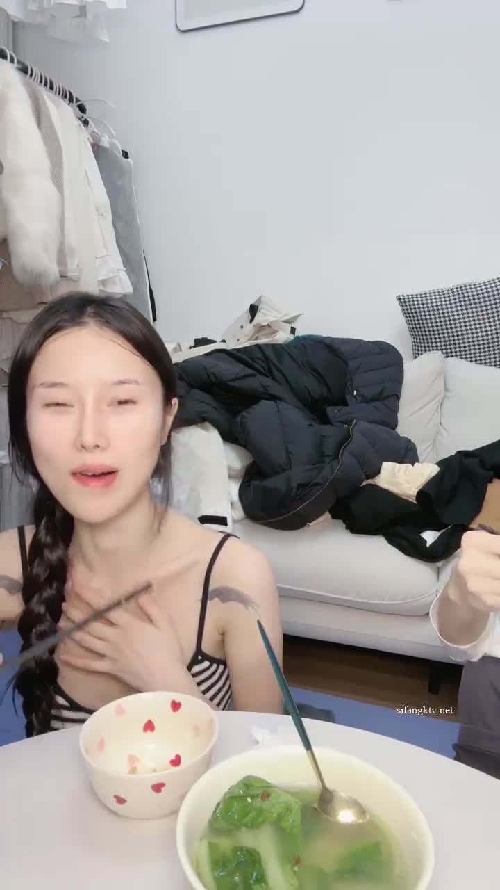 高颜值绿播下海【慰然然】高端女神~网红脸~日常直播秀【29V】 (28)