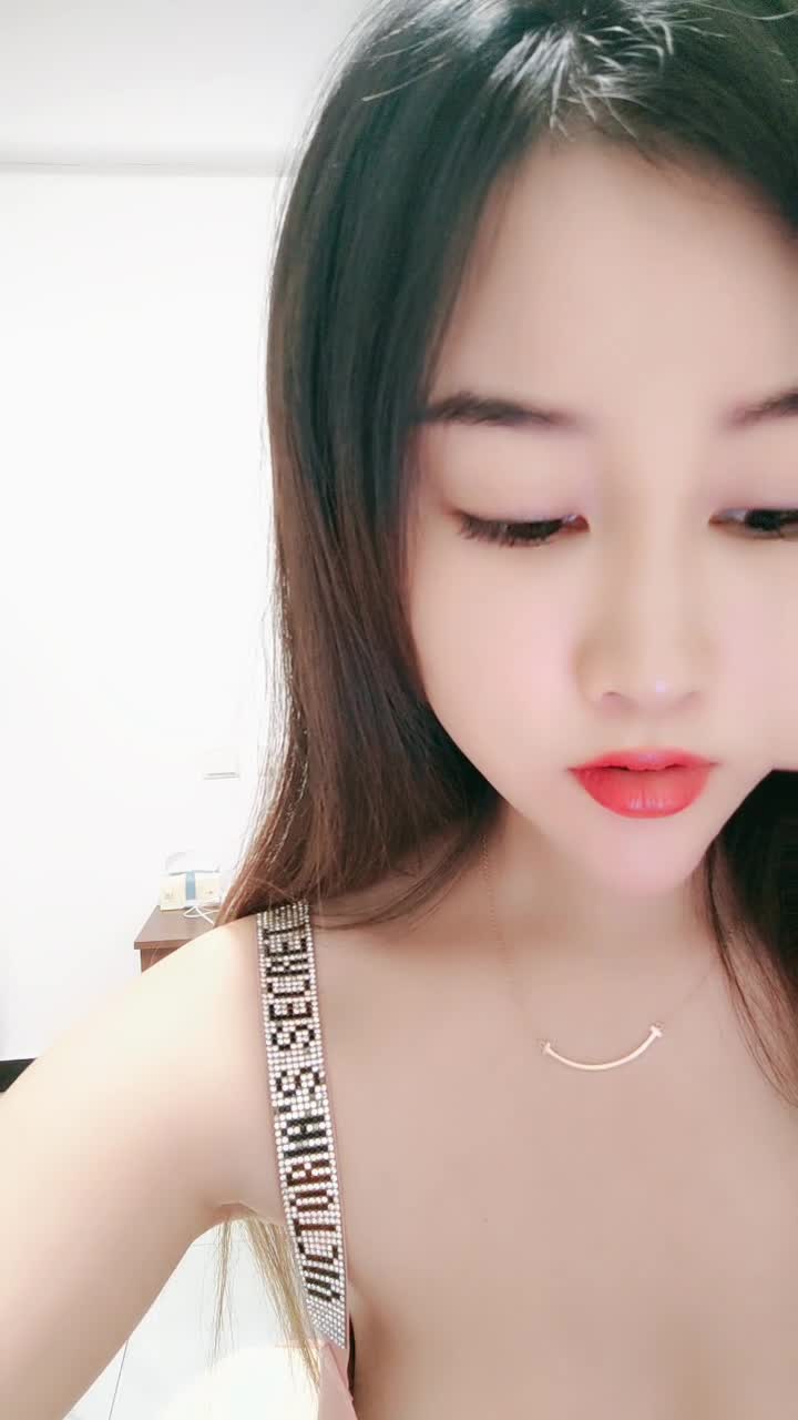 大奶绿播【总被男人骗】雪白大奶~诱惑满满【15V】 (15)