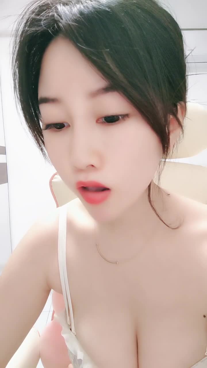 大奶绿播【总被男人骗】雪白大奶~诱惑满满【15V】 (11)