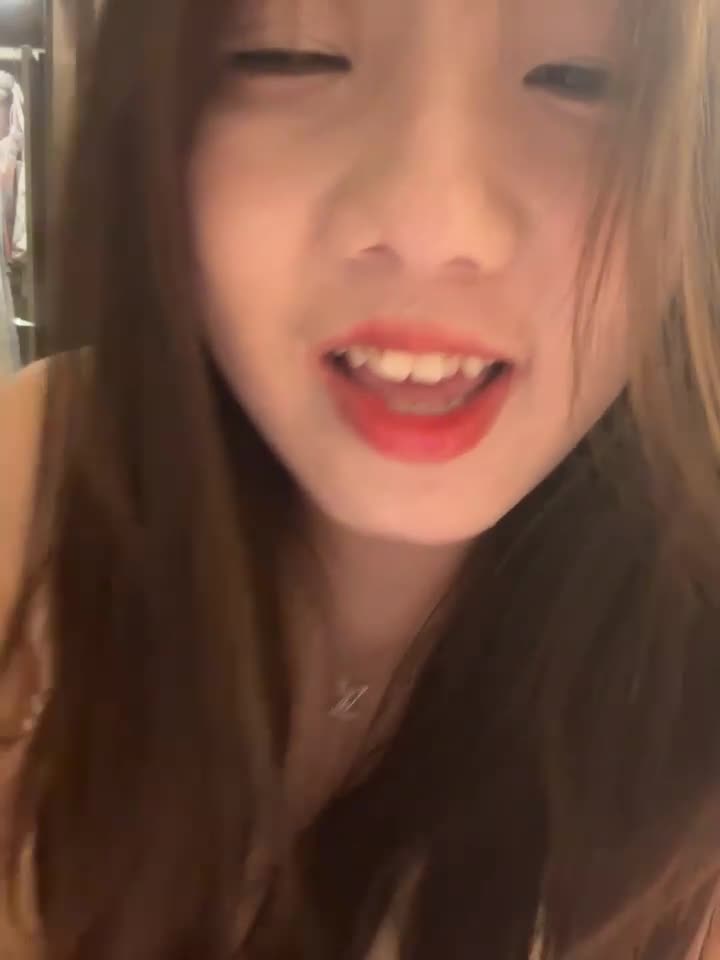 stripchat【Olivia】童颜巨乳! 道具自慰~高潮狂喷水【31v】 (8)