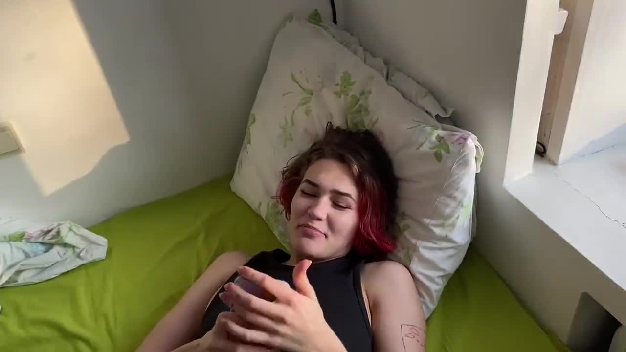 心爱的人猛地离开她的脚，让自己被操 (63fe4ba545f43)