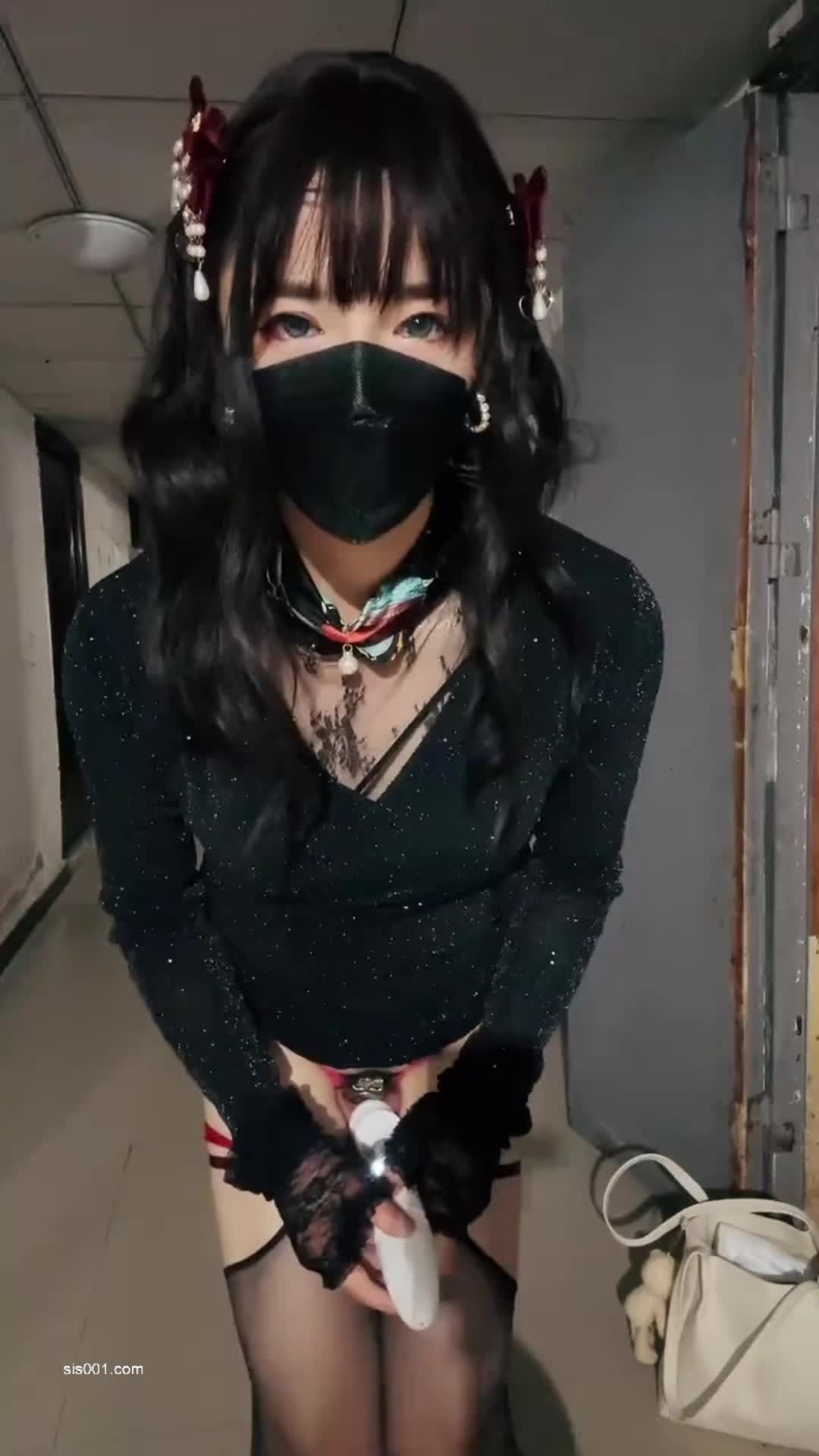 漂亮黑丝伪娘露出紫薇狂射 小时候很多人说我长的秀气像女孩子 挺反感的现在才发现自己就是天生的男娘母狗