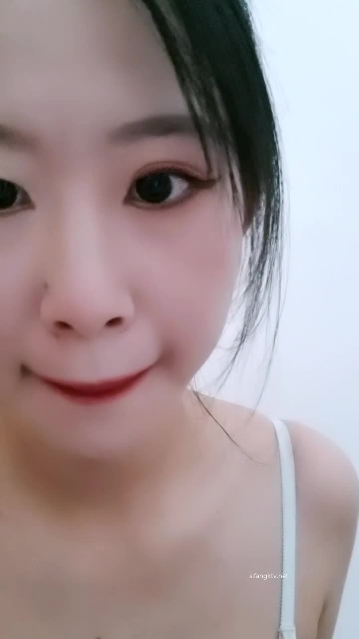 【大一清纯小学妹】巨乳学妹~! 户外跳蛋~掰穴特写~流浆【44v】 (40)