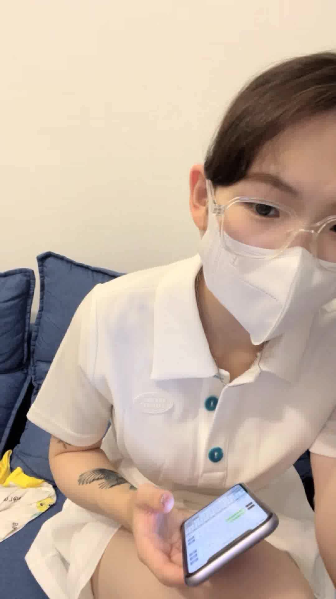 【苏橙子】00后小萝莉~肤白粉胸~白虎嫩B~道具抽插~跳蛋震B【15v】 (14)