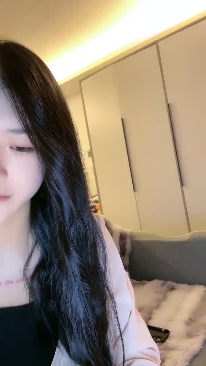 大二学妹 深喉口交 主动骑乘位啪啪【四川成都丝丝】被大屌男友爆操内射~道具插出豆浆！【24v】 (21)