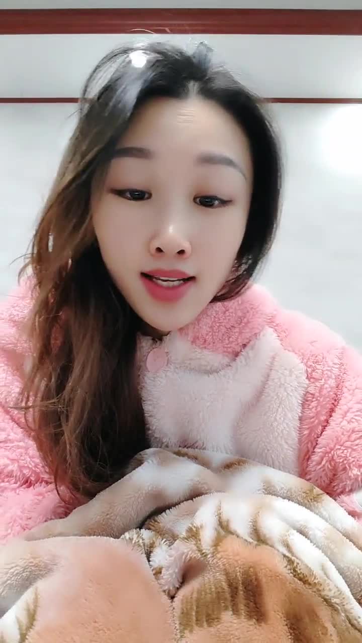 欠贷下海~【为生活陪大哥】罕见带闺蜜~服侍一男胸腿~足交【11v】 (9)