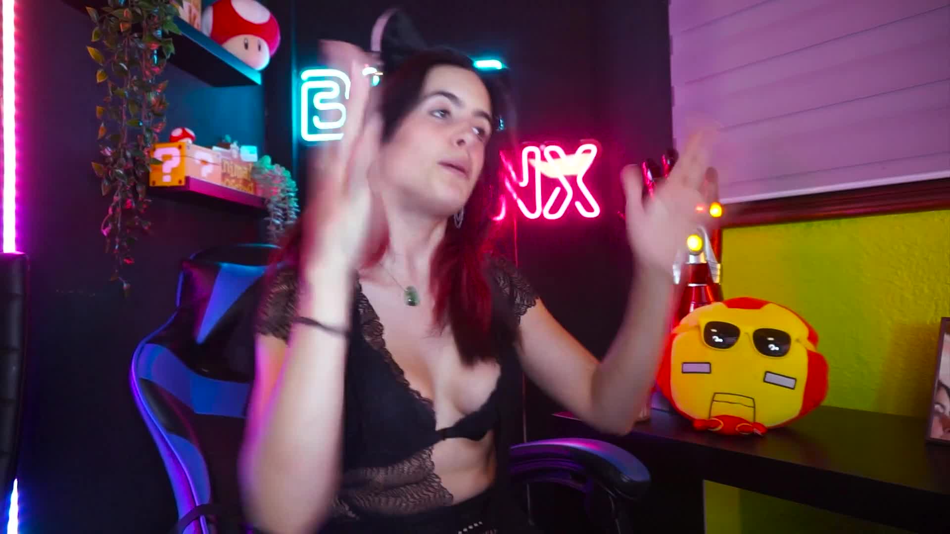 【自整理】倒立吃屌 巧克力黑屌4P三通骚货 带剧情【86V】 (62)