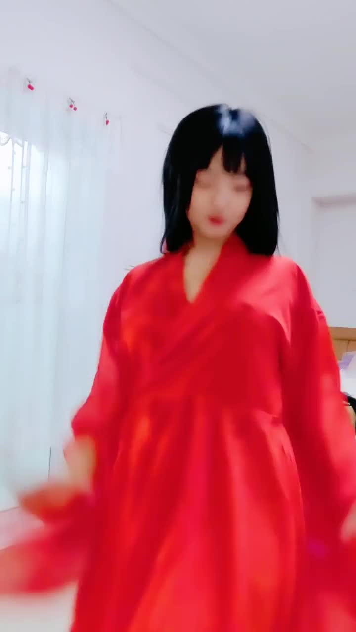 最新高颜值G奶裸舞主播【杨小花】大咪咪丰满G奶，骚舞 自慰大秀【10v】 (9)