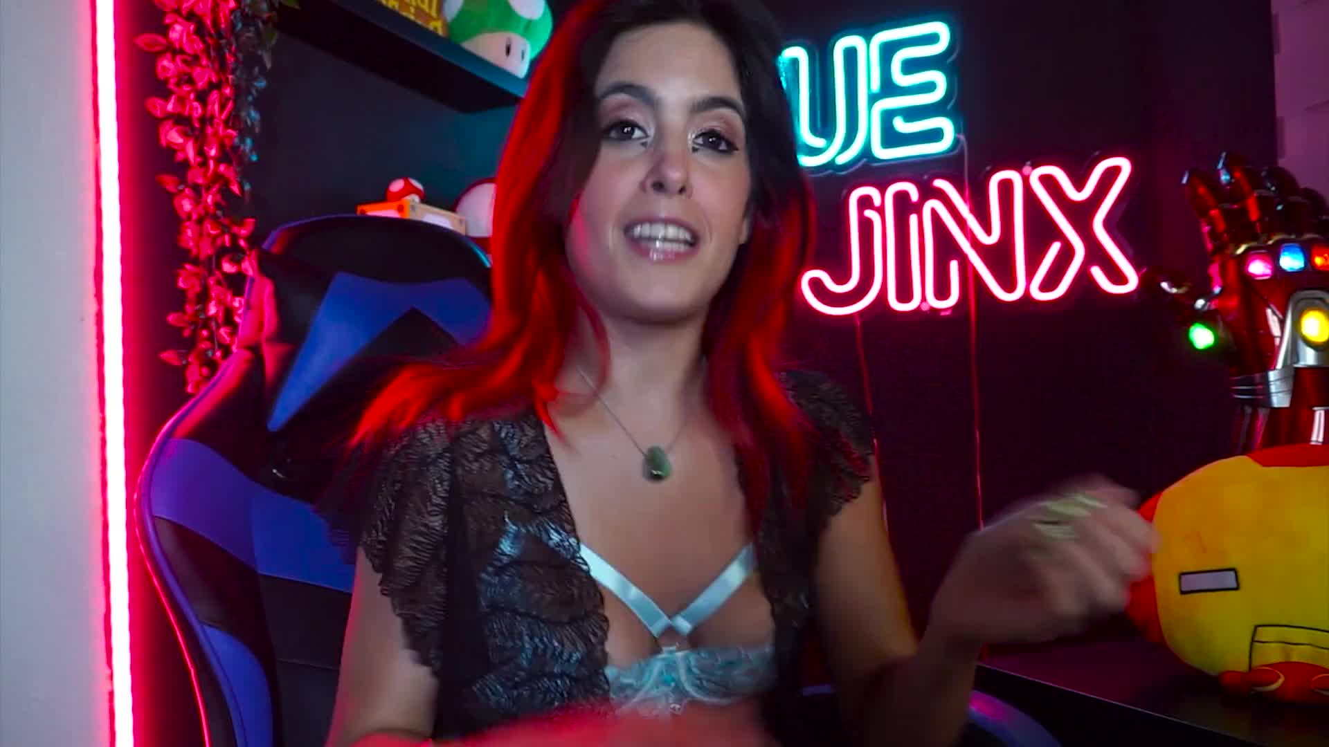 【自整理】倒立吃屌 巧克力黑屌4P三通骚货 带剧情【86V】 (13)