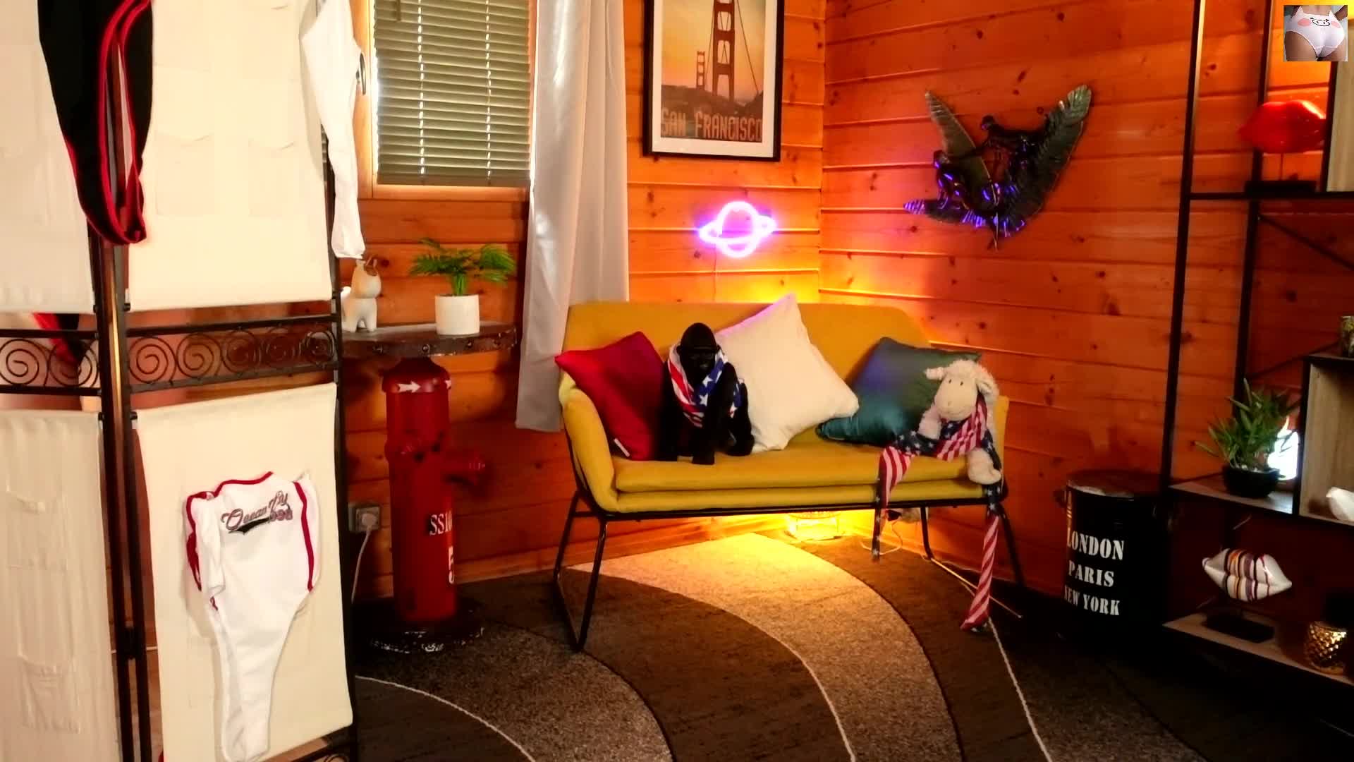 【自整理】一个人也能玩儿出花来 野外全裸直播被偷拍 Pornhub博主【127V】 (103)