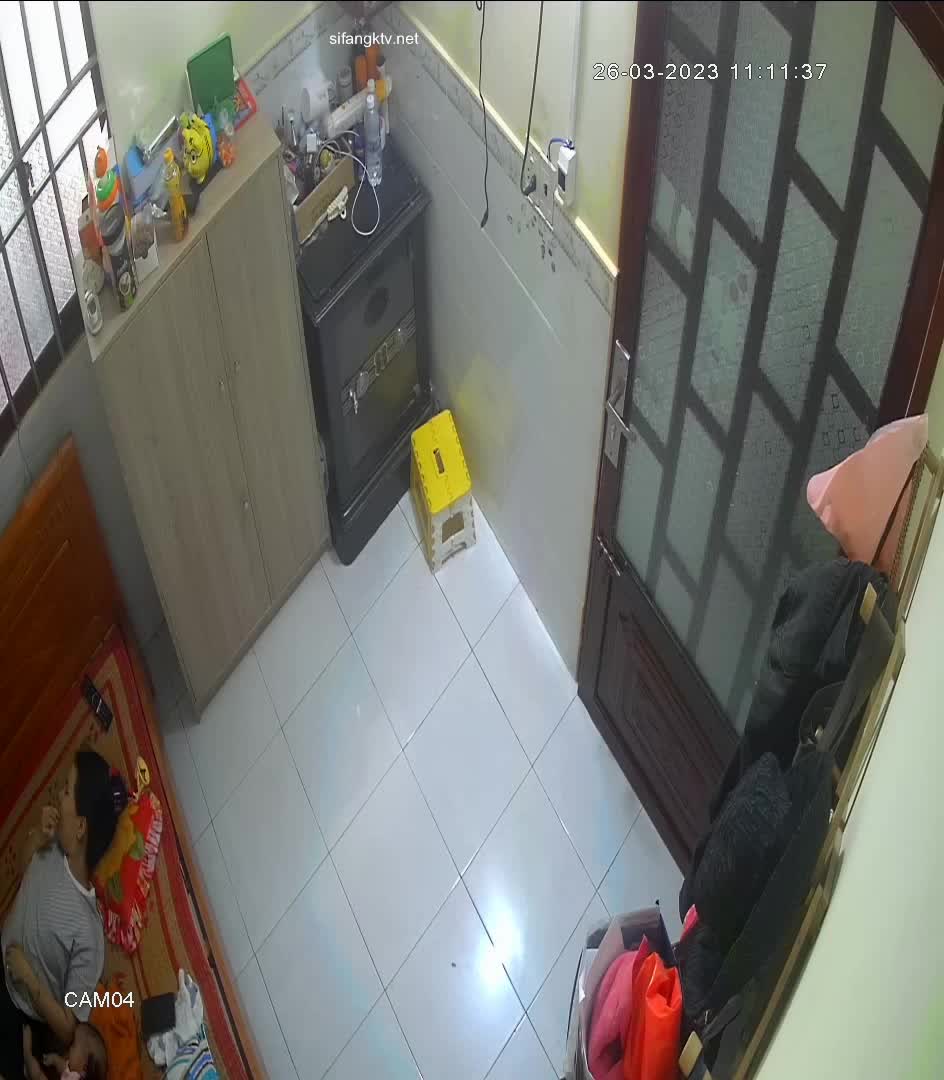 某房 12下旬露出【居家摄像头】偷拍老夫老妻 情侣不顾孩子啪啪性爱合集【58v】 (28)