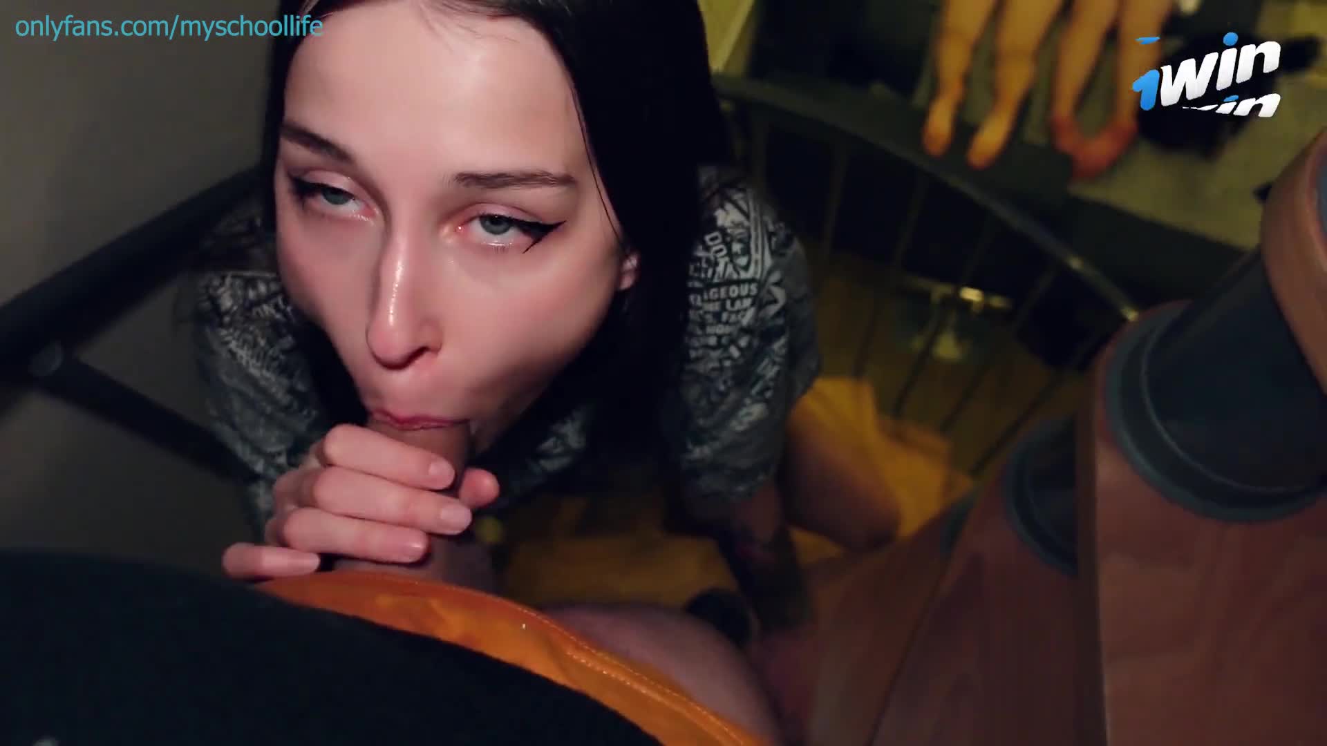 【自整理】合租小哥哥的鸡巴从墙里面伸了出来 我帮他口交了【118V】 (44)