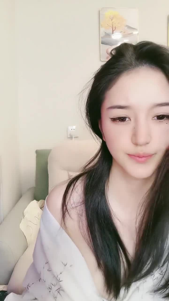 G奶女神~【钞票临摹师】裸舞~吉他~道具狂插【21v】 (16)