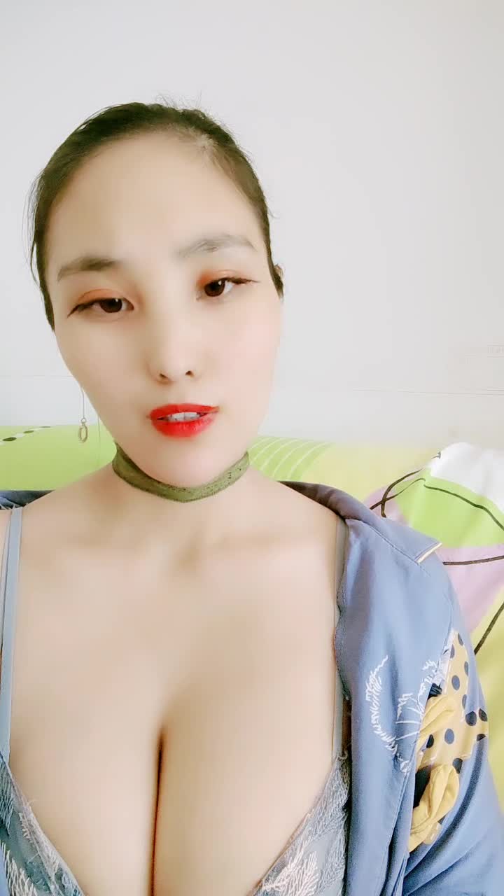 【听哥哥指挥哦】烈焰红唇~近距离特写~道具自慰【14V】 (11)